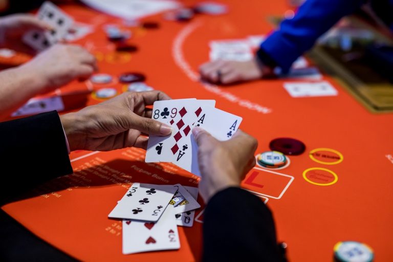 Chỉ cách kiếm tiền nhanh nhất với Poker online