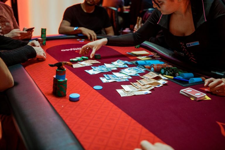 Cách tính khả năng xuất hiện lá bài cực chuẩn trong bài Poker