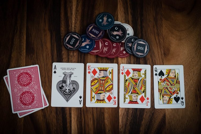 Chuẩn bị về 3 cách thức chơi Poker tốt nhất để đấu cùng với người chơi giỏi